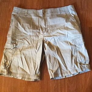 UnionBay Men's Tan Cargo Shorts - Size 42